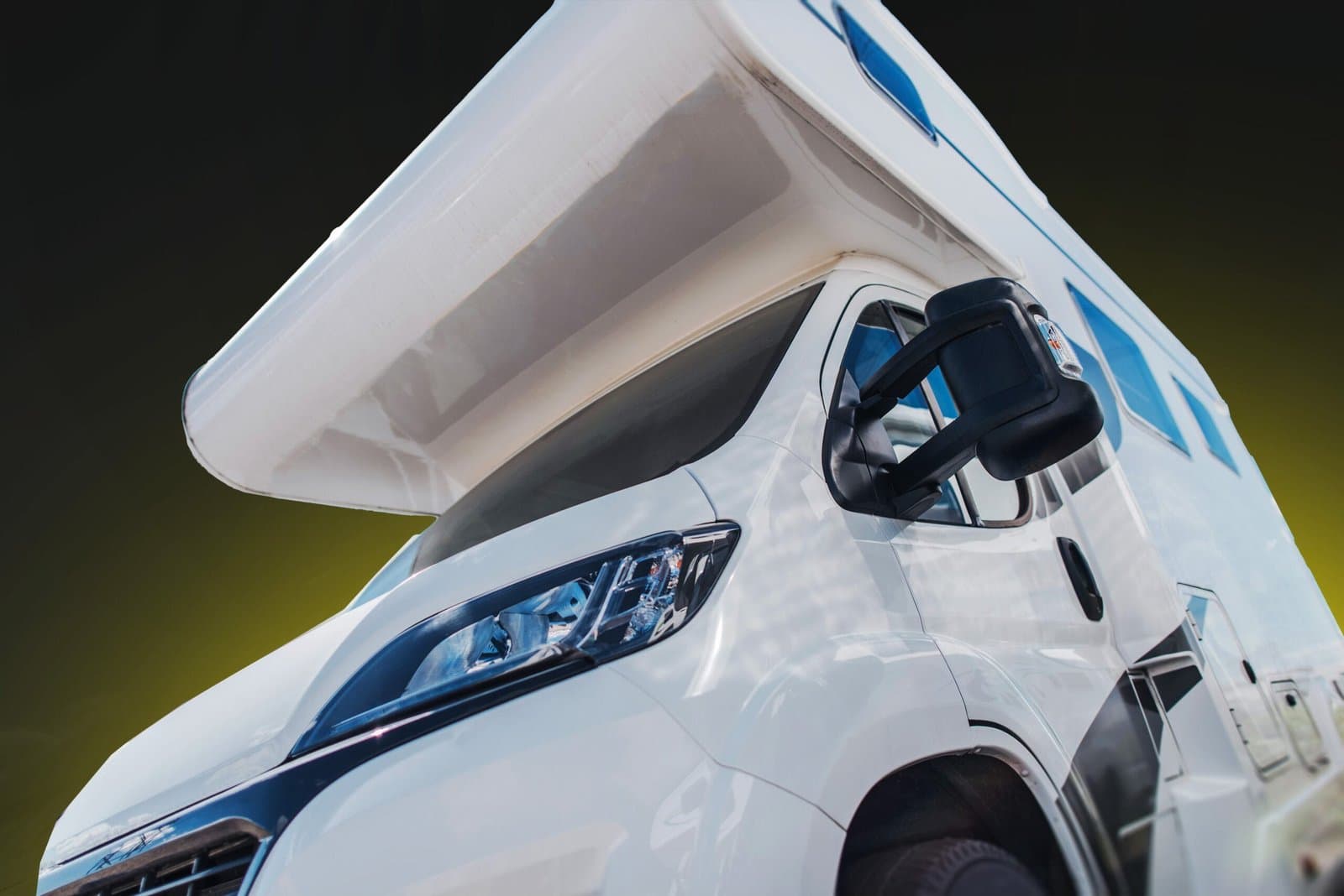 Wohnmobil- und Caravan-Aufbereitung bei GF Lukas in Grevenbroich