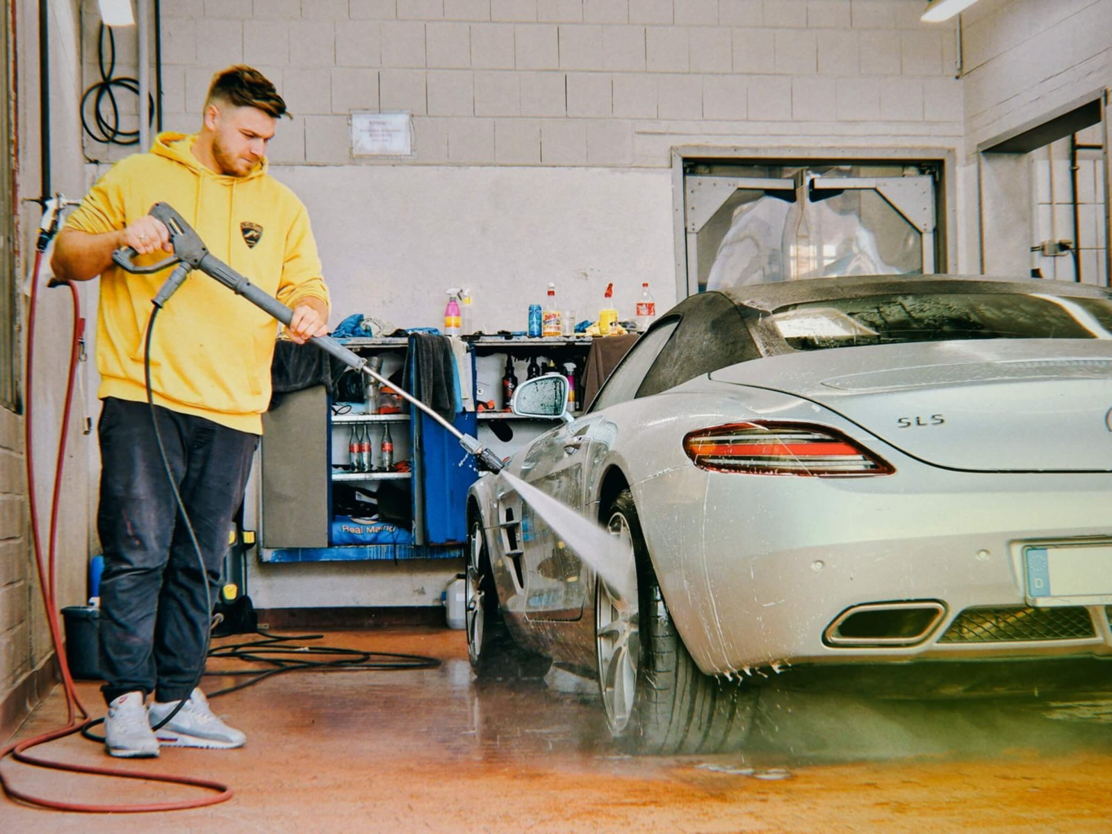 Autohaus und Geschäftskunden Fahrzeugaufbereitung Referenz 2 GF Lukas
