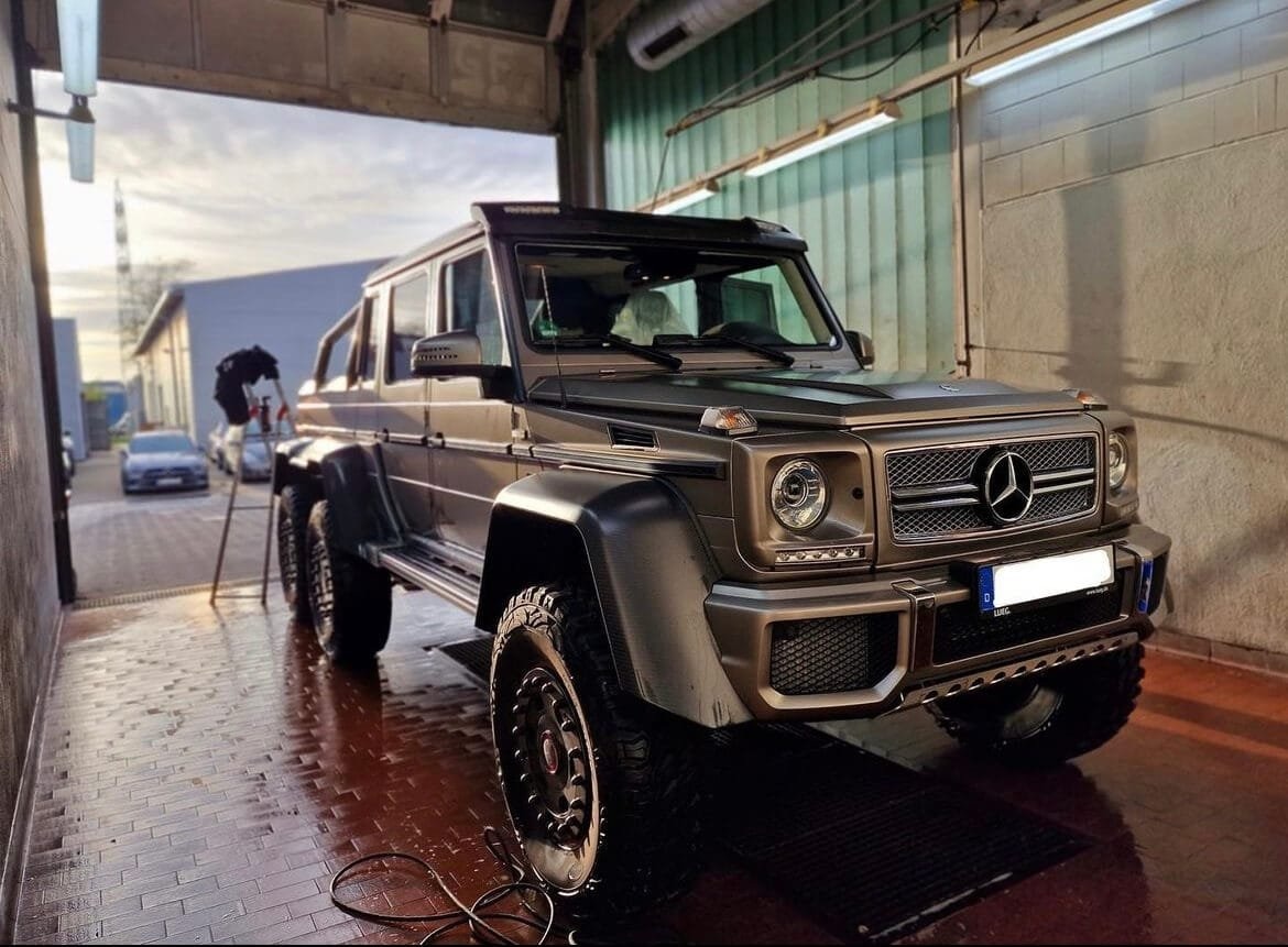 Mercedes G-Klasse bei der Außenpflege im Studio