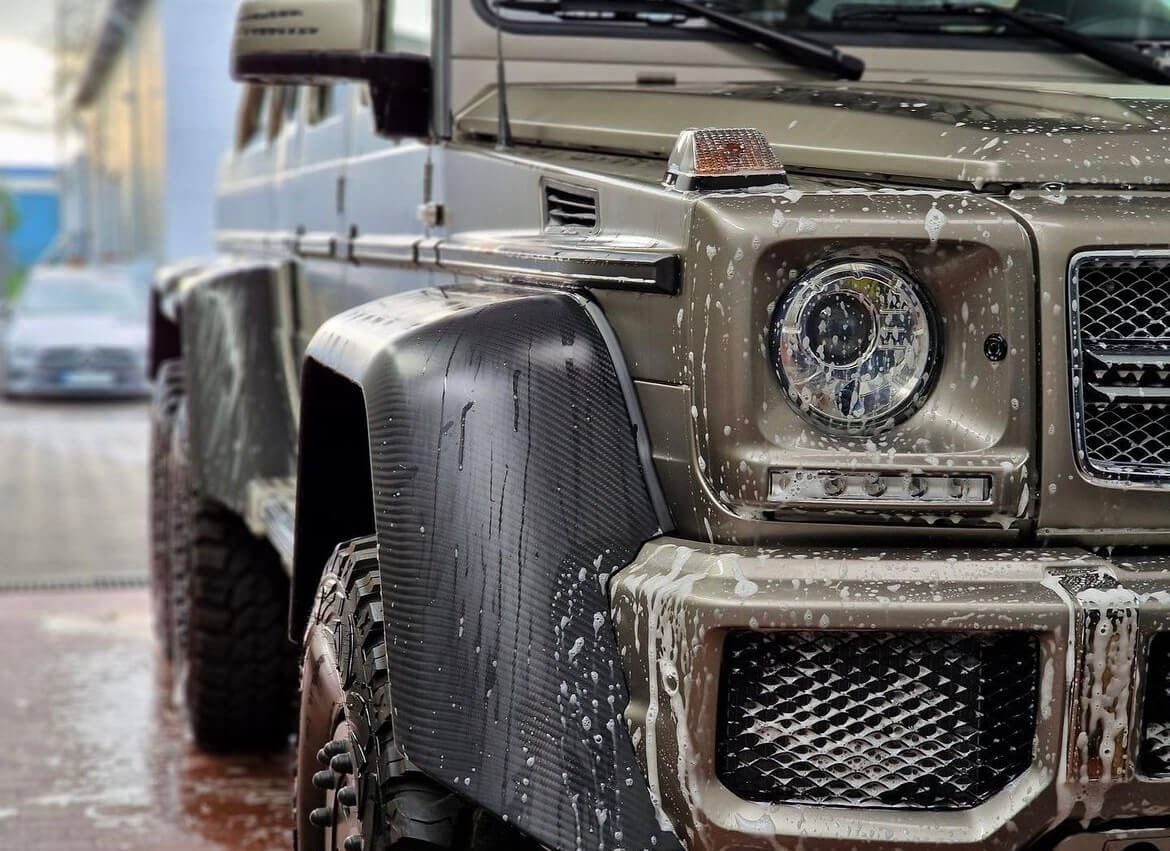 Scheinwerferdetail einer Mercedes G-Klasse