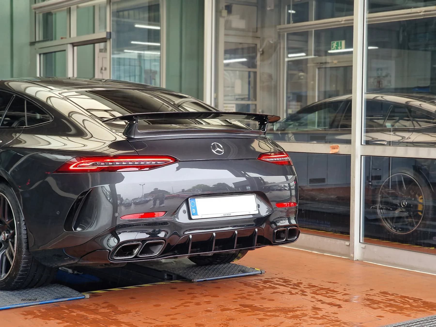 Mercedes-AMG GT nach 3-Stufen-Lackpolitur und Keramikversiegelung in Grevenbroich