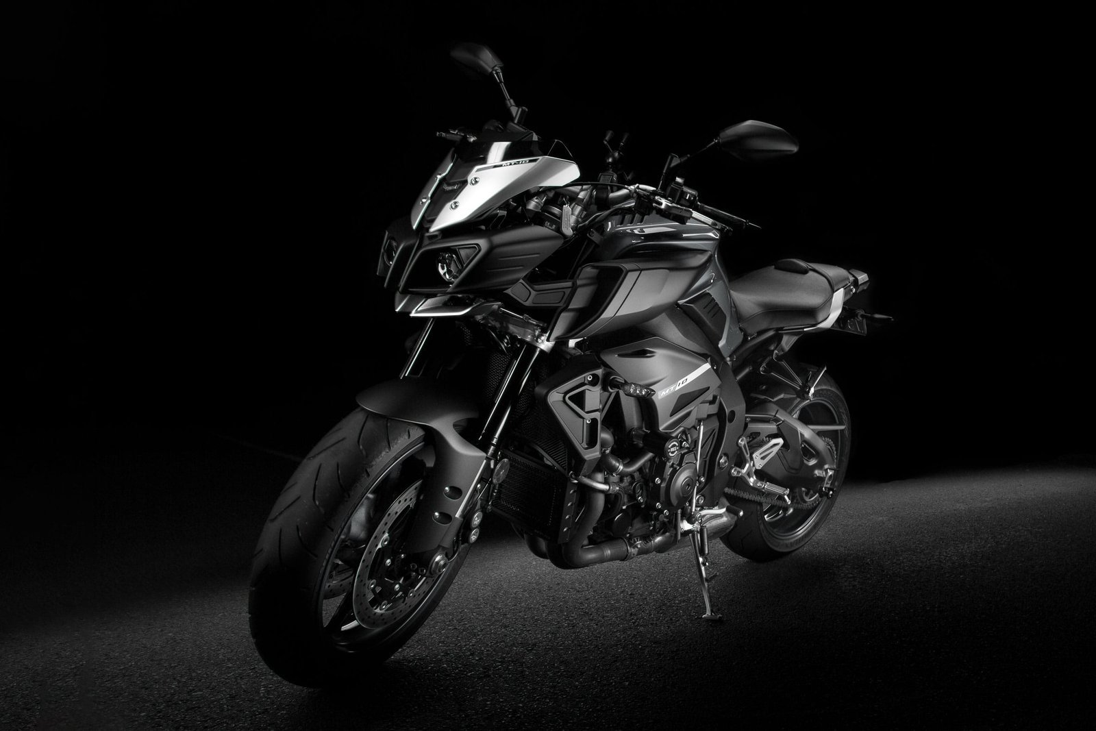 Motorrad im Studio für Pflege und Versiegelung